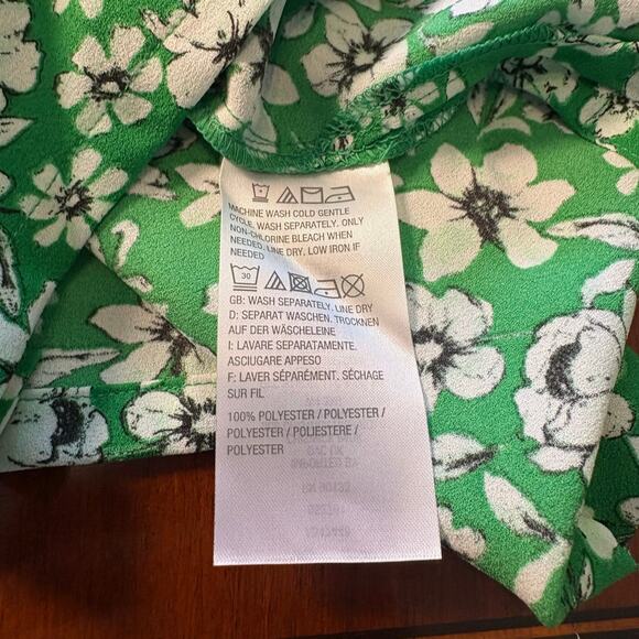 Green Floral Linea Top Size 3X - Picture 5 of 6